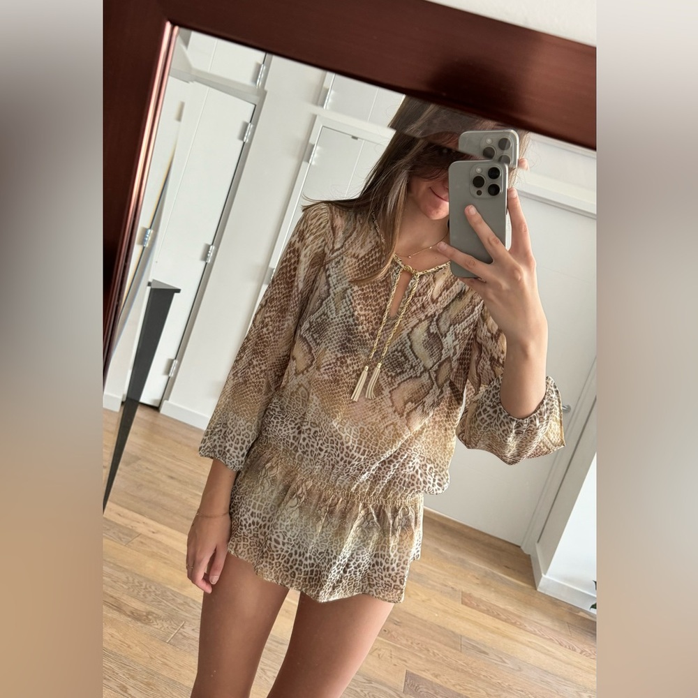 Elegant light blouse Caché